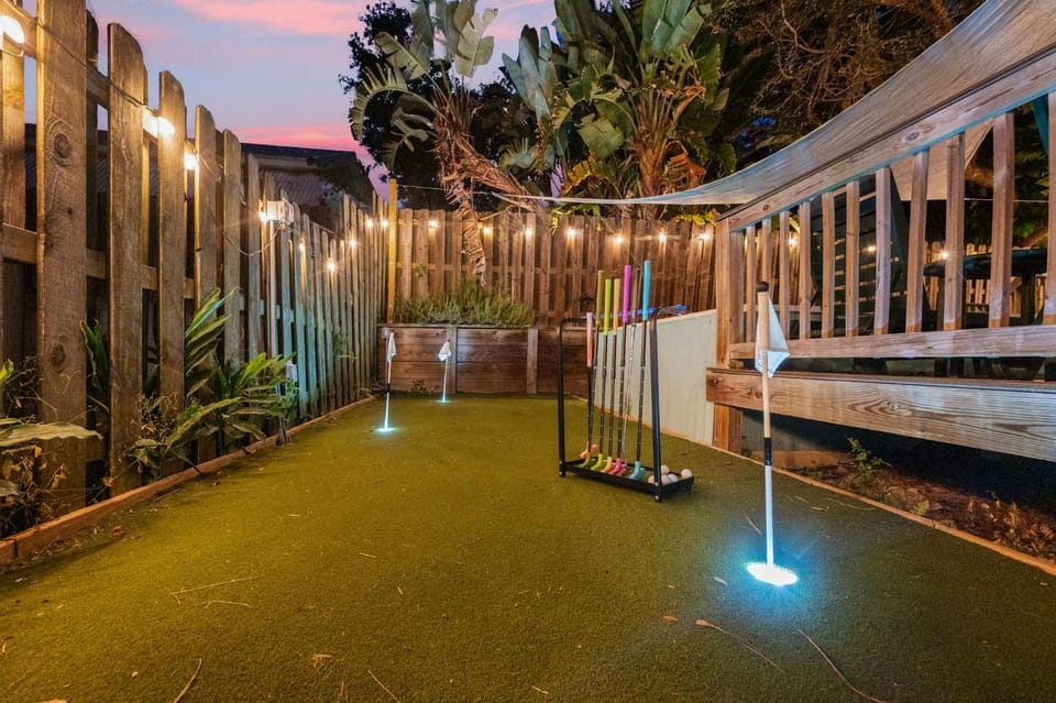 Heated Cocktail Pool, Putt Putt, Bowling, BBQ, Nintendo, Pet Friendly, Ping Pong House in Saint Augustine