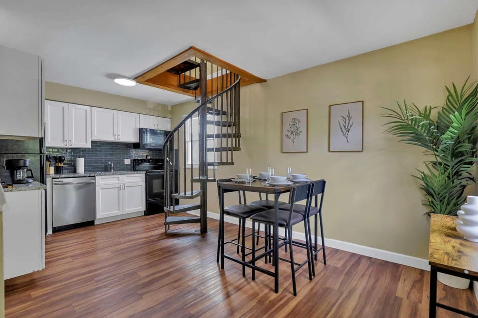 Spacious 5-Bedroom Retreat in Central Columbus Perfect for Groups House in Ohio