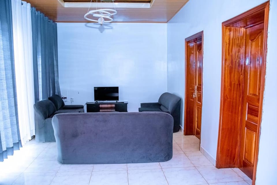 Comfortable bedroom with bathroom, in town Apartment in Africa