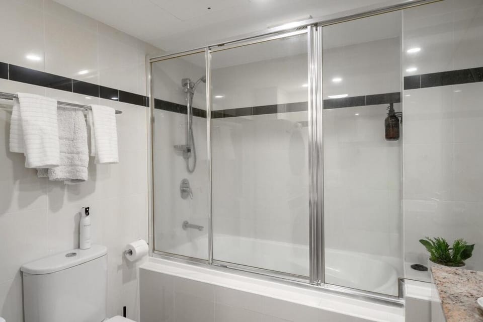 Shower, Bathroom, towels