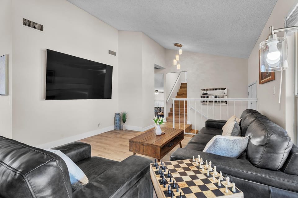 Game Room, TV and multimedia, Living room, Seating area, Evening entertainment, heating, air conditioner