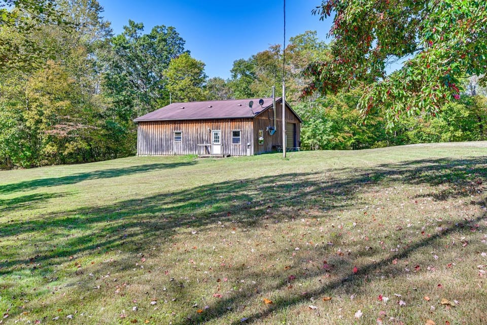 Ohio Hunter’s Cabin w/ Pond Access: Pets Welcome! Cabin in Ohio