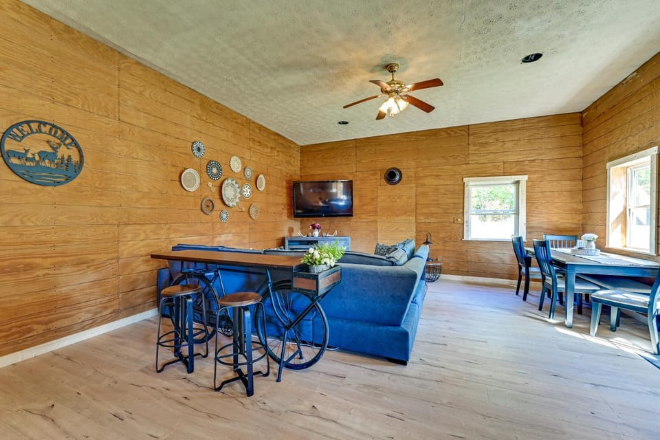 Ohio Hunter’s Cabin w/ Pond Access: Pets Welcome! Cabin in Ohio