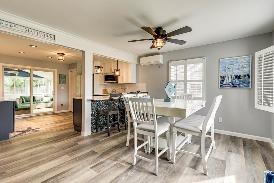 Coastal Charmer < 1 Mi to South Kingstown Beach House in Matunuck