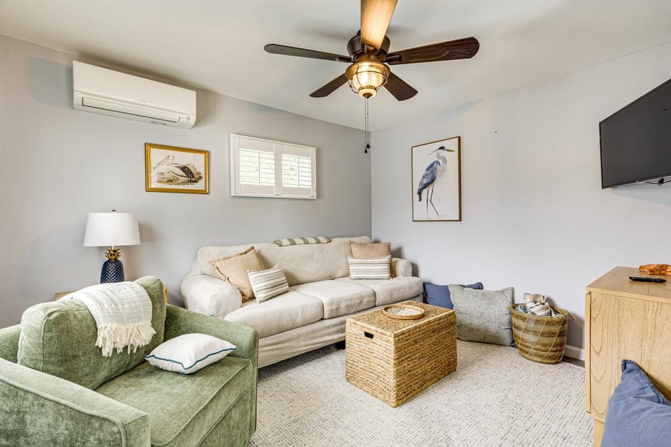 Coastal Charmer < 1 Mi to South Kingstown Beach House in Matunuck