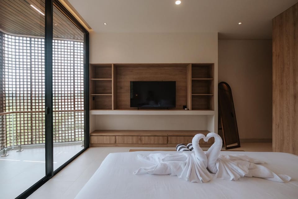 Property building, Bed, TV and multimedia, Bedroom