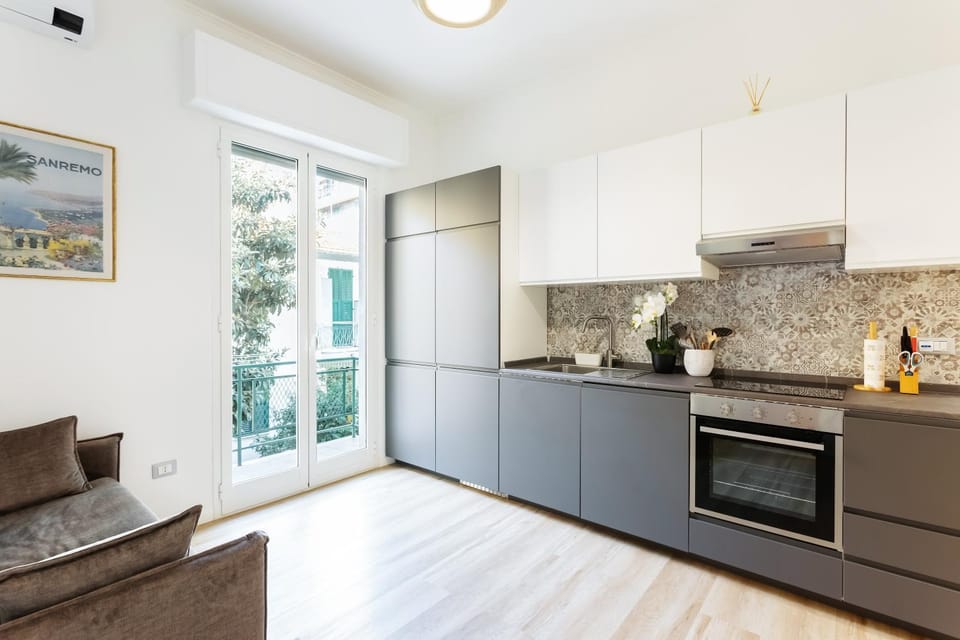 Kitchen or kitchenette, Living room, Seating area, Dining area, dishwasher, oven, stove