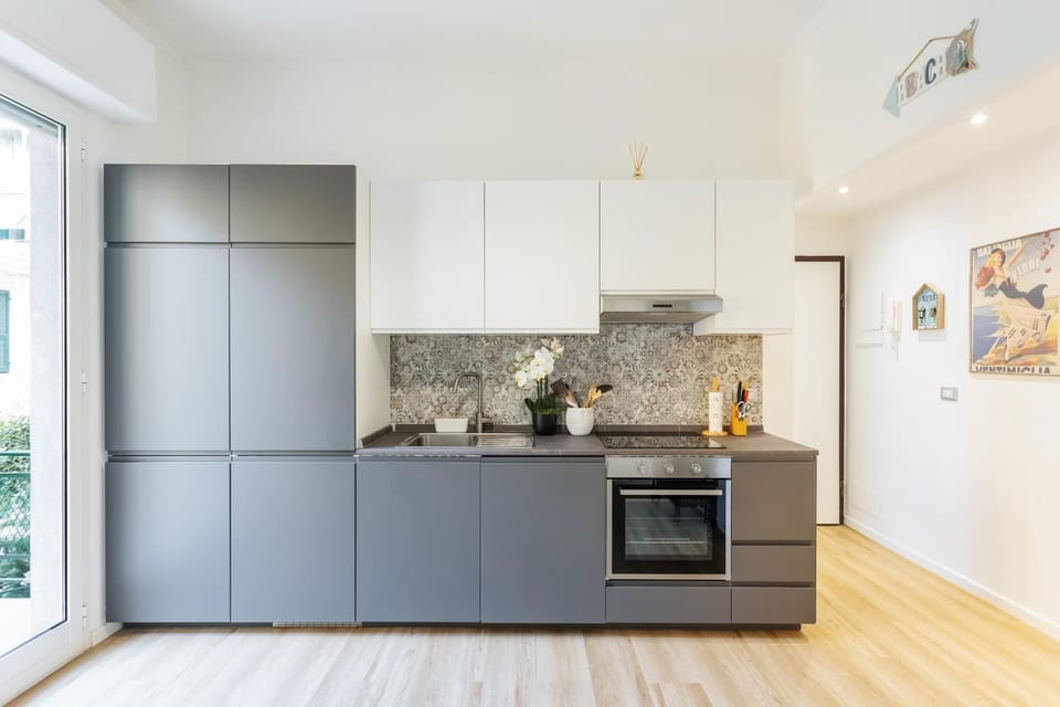 Kitchen or kitchenette, dishwasher, oven, stove