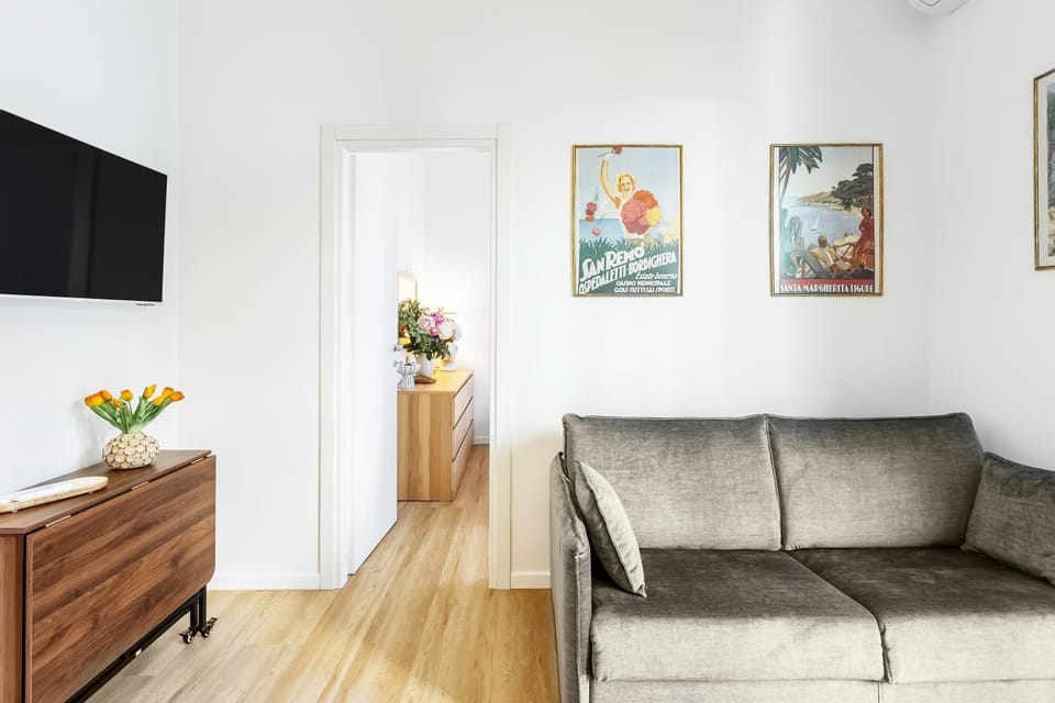 Communal lounge/ TV room, TV and multimedia, Living room, Seating area, Evening entertainment