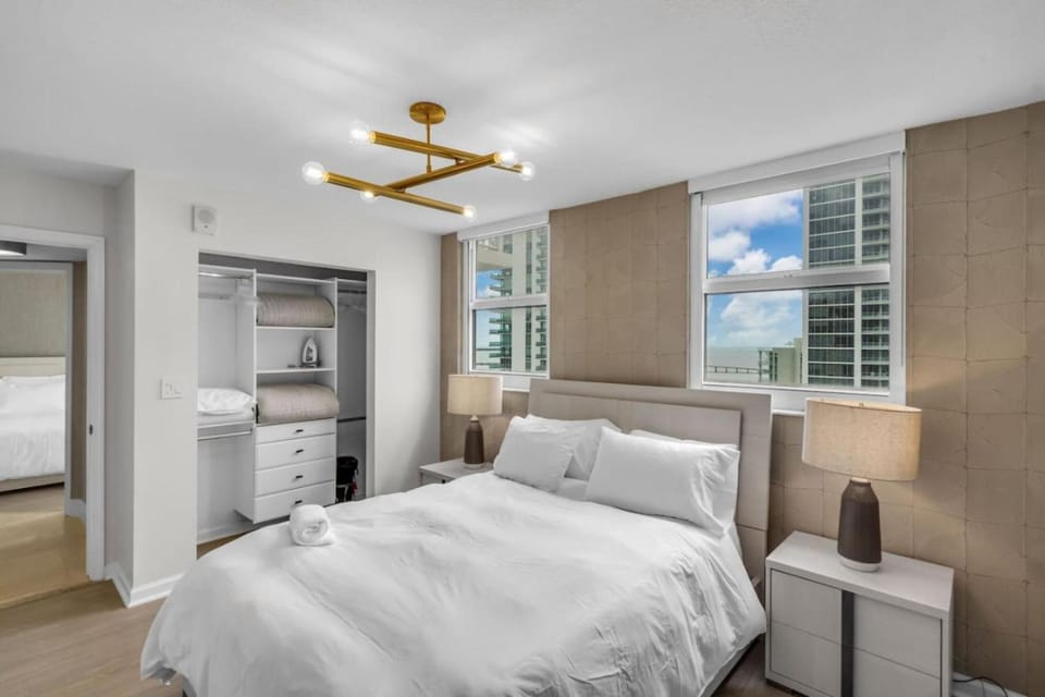 Photo of the whole room, Bedroom, oven