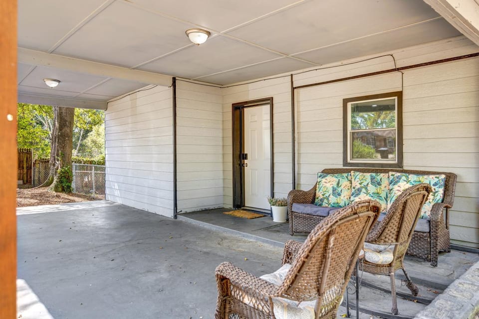 Patio, Seating area