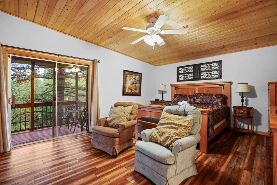 Seating area, Bedroom