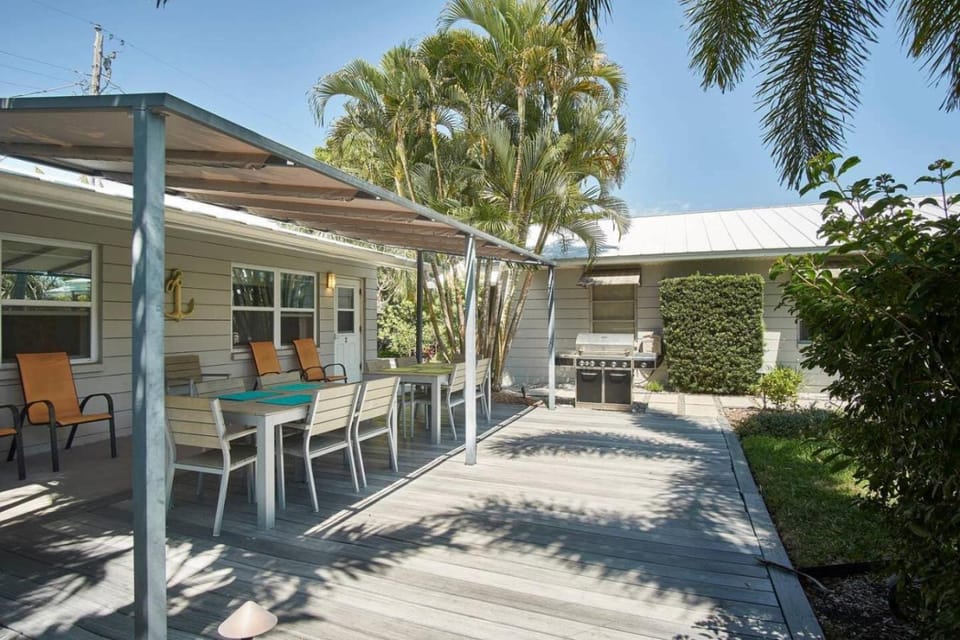 Vibrant Beach Studio 1-more units also available House in Saint Pete Beach