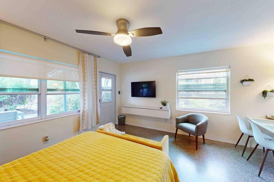 Vibrant Beach Studio 1-more units also available House in Saint Pete Beach