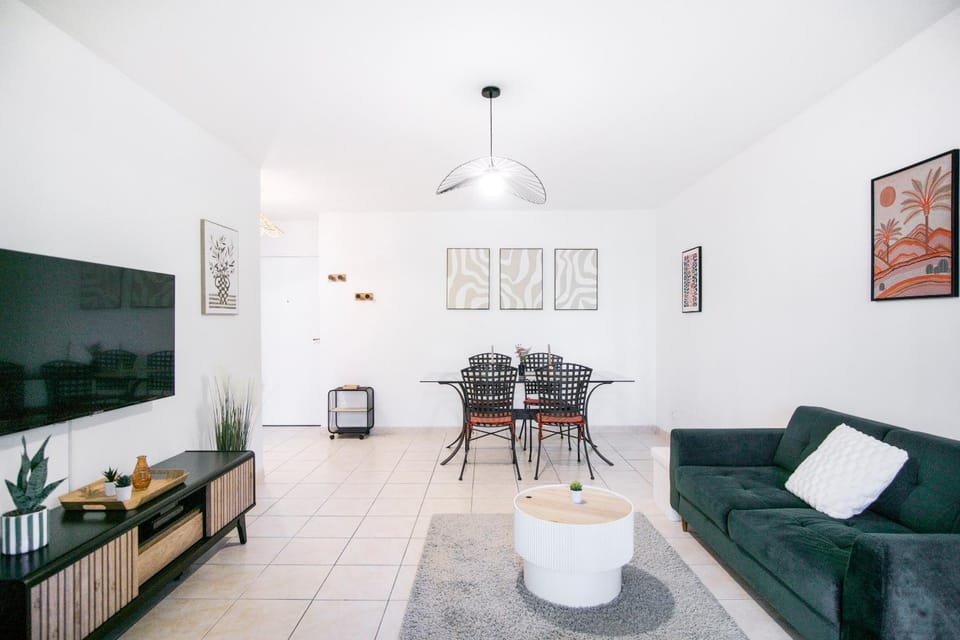TV and multimedia, Living room, Dining area