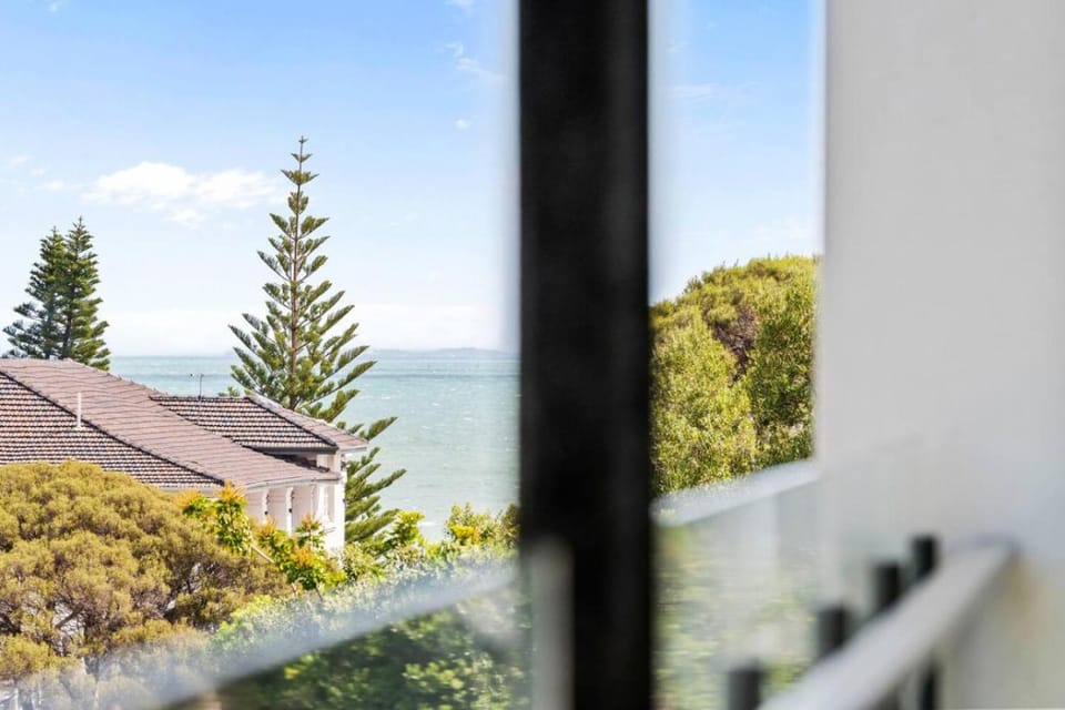 Modern Cottesloe Horizons Apartment in Perth