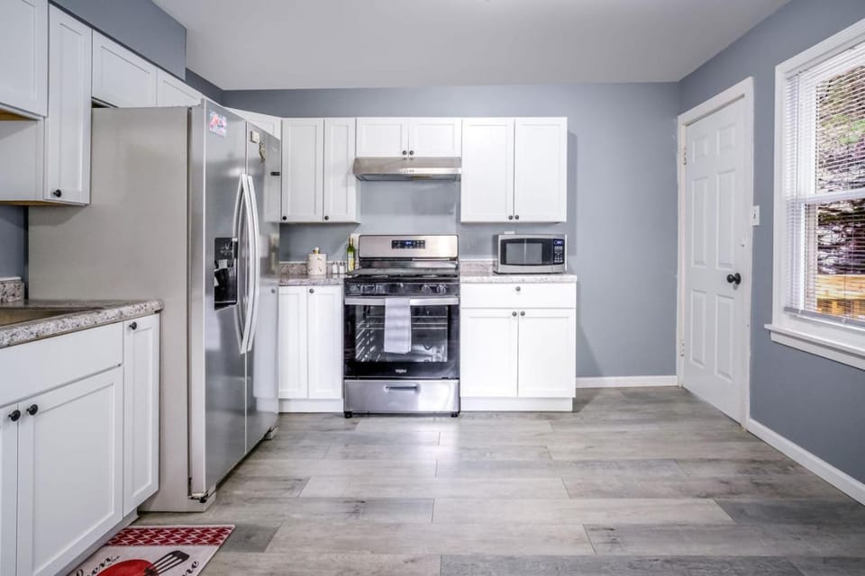 Mineola Bay Lakeview and Access - Fully Furnished Monthly & Seasonal Rental in Fox Lake House in Fox Lake