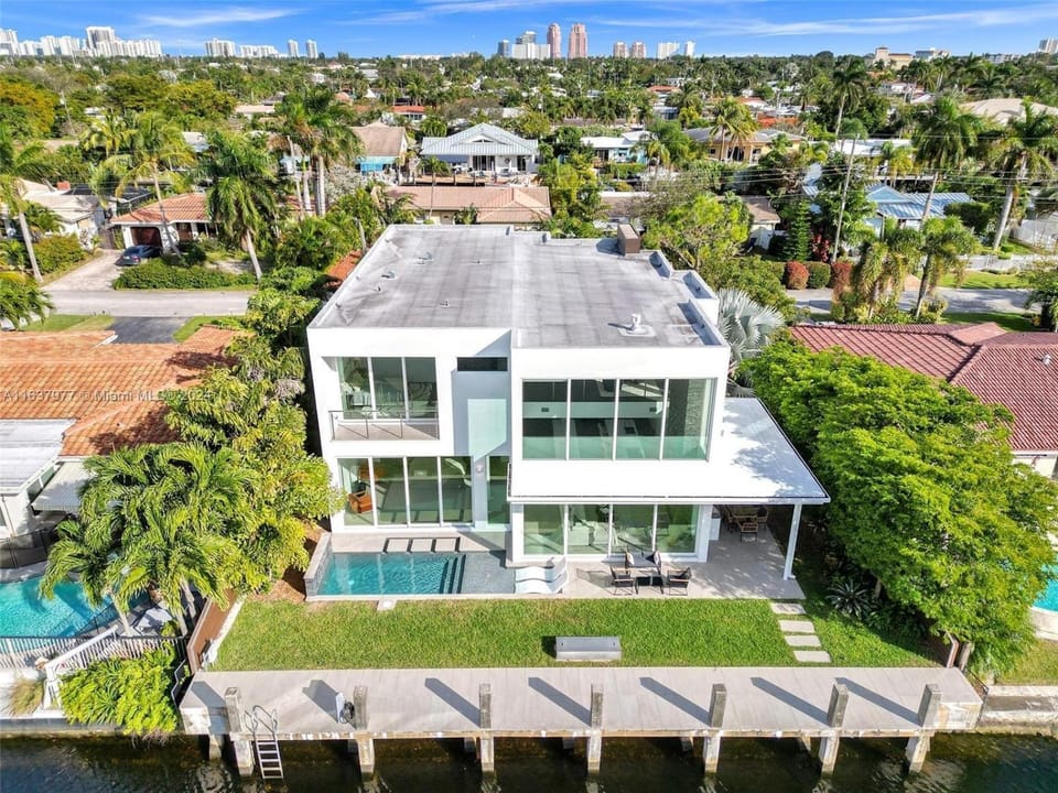 Facade/entrance, View (from property/room), Garden view, Pool view, River view, Swimming pool