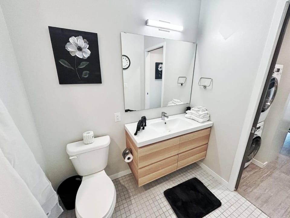 Aqua Loft Apartment in Des Moines