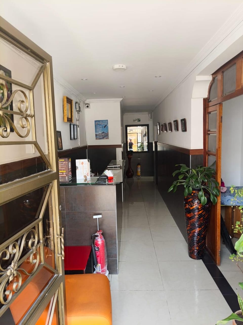 Kitchen or kitchenette, minibar