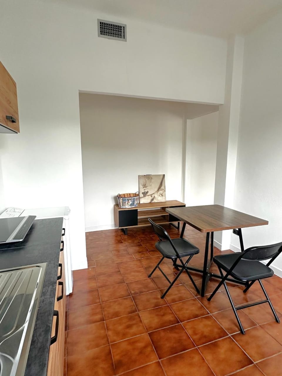 Dining area, kitchen