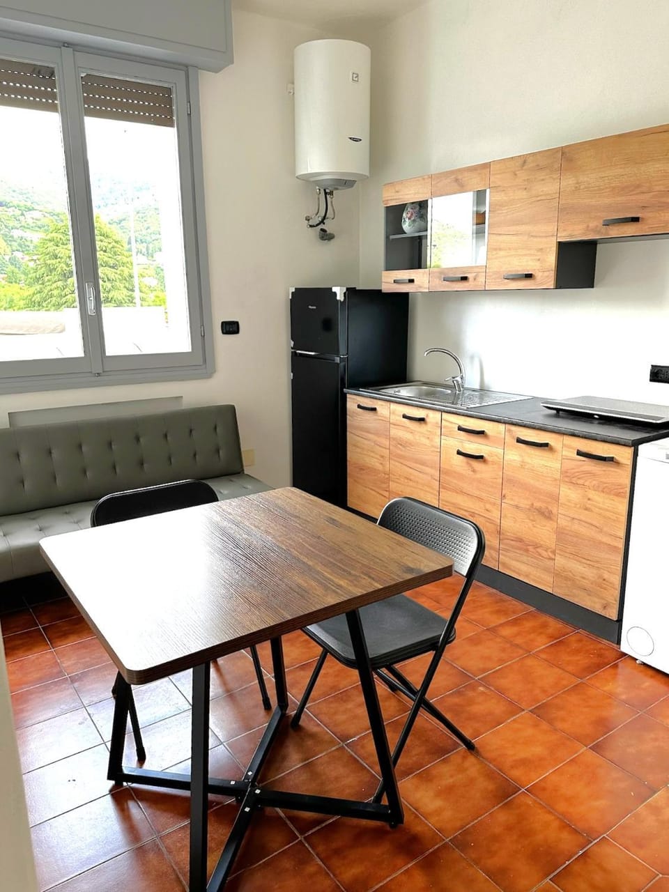 Dining area, kitchen