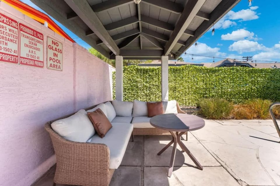 New Blue&Pink Pool Centra PHX Apartment in Phoenix