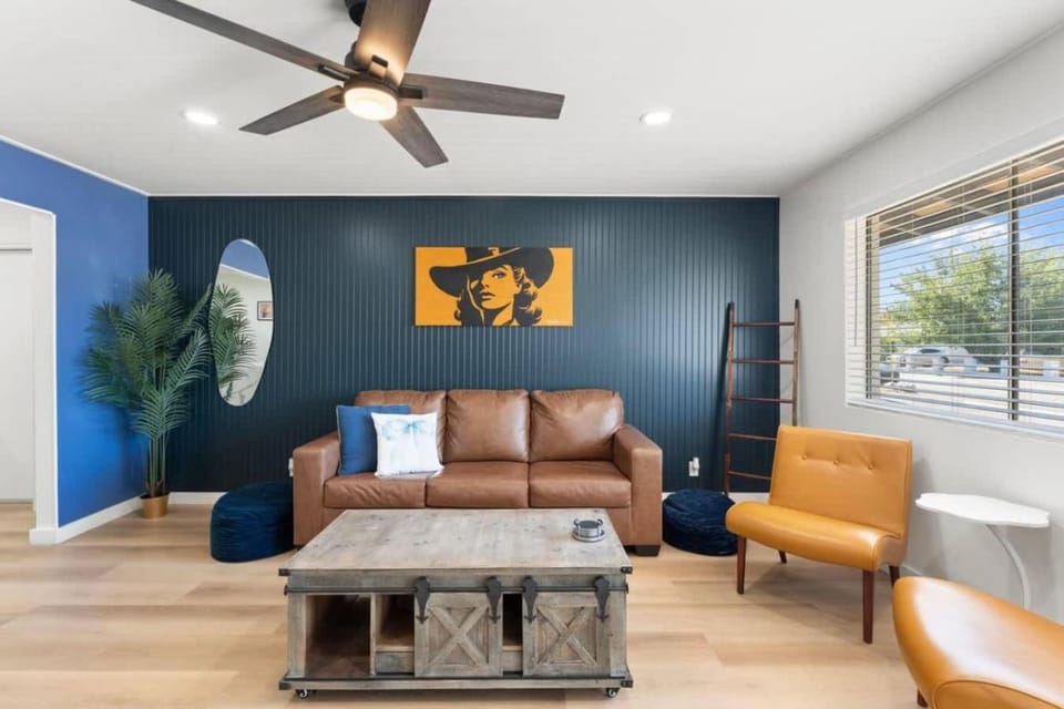 New Blue&Pink Pool Centra PHX Apartment in Phoenix