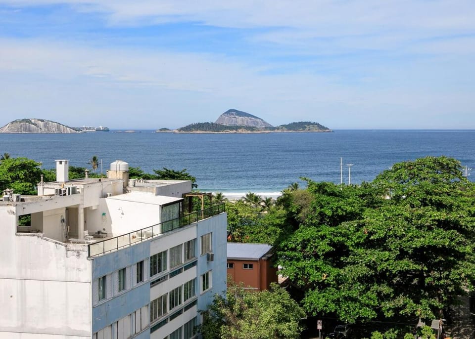 Apartamento vista lateral mar Apartment in Rio de Janeiro