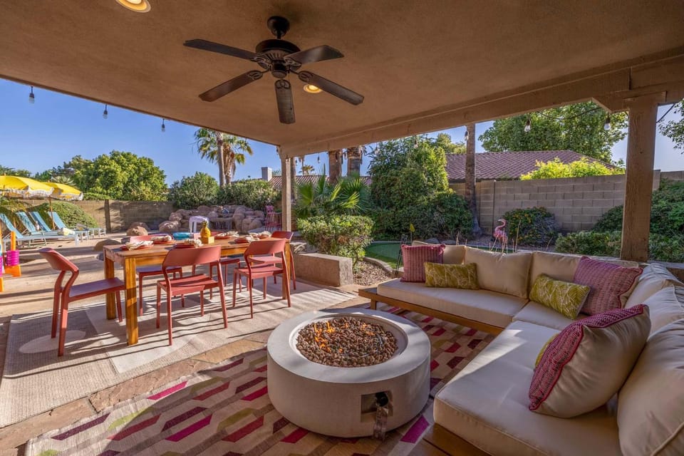 Scottsdale Lagoon With Pool Movie Theater Heated Pool Game Room Golf House in Phoenix