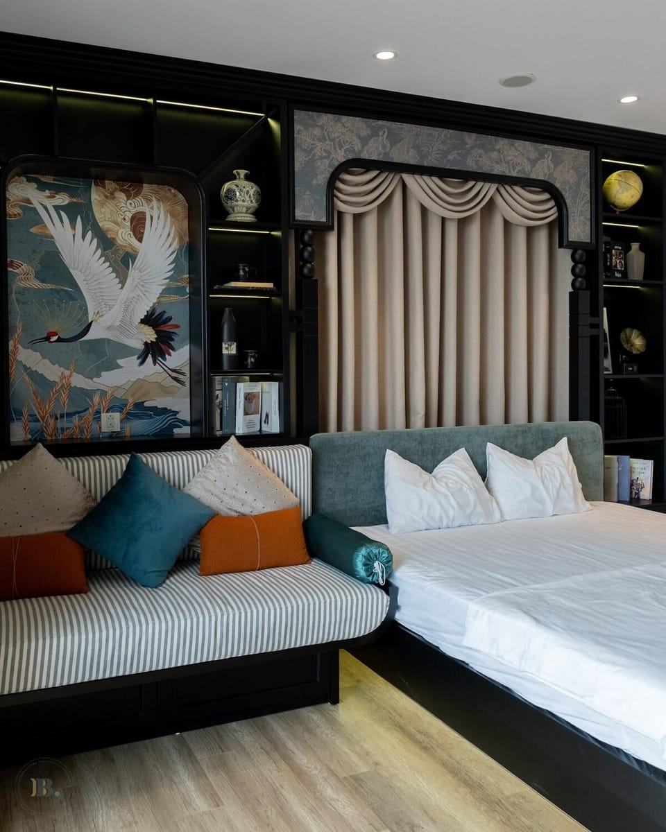 Bed, Living room, Photo of the whole room, Seating area, Bedroom