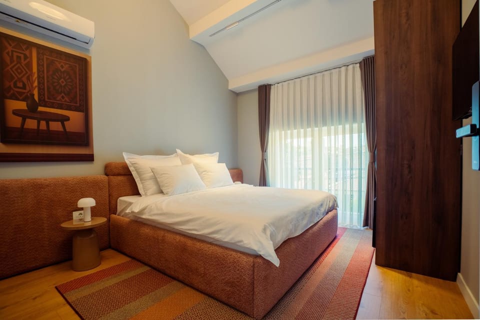 Bed, Photo of the whole room, Bedroom