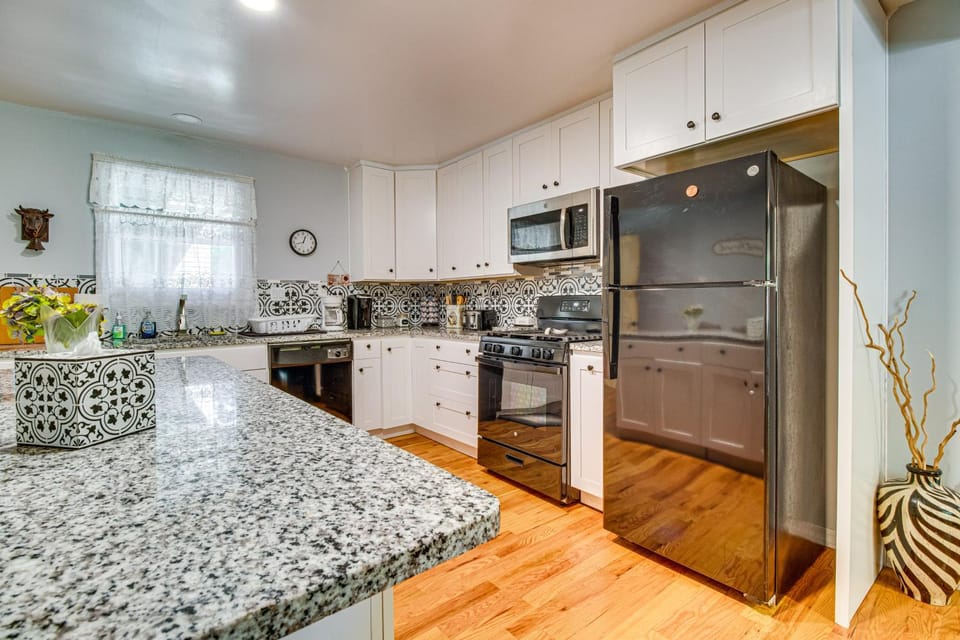 Near State Park & Spring River: Family Gem w/ Yard House in Current River
