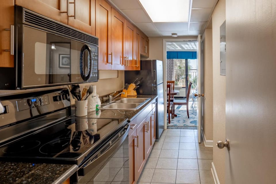Relaxing Oceanfront Condo - Holiday Pavilion 211 House in Myrtle Beach