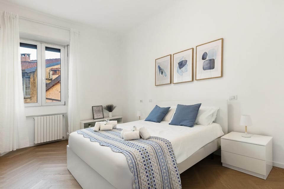 Bed, Living room, Photo of the whole room