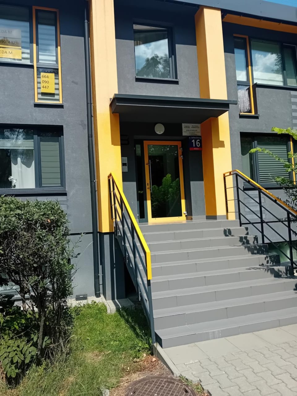 Facade/entrance