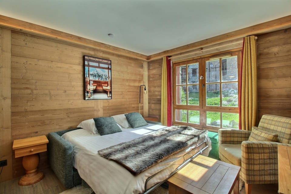 Bed, Living room, Seating area