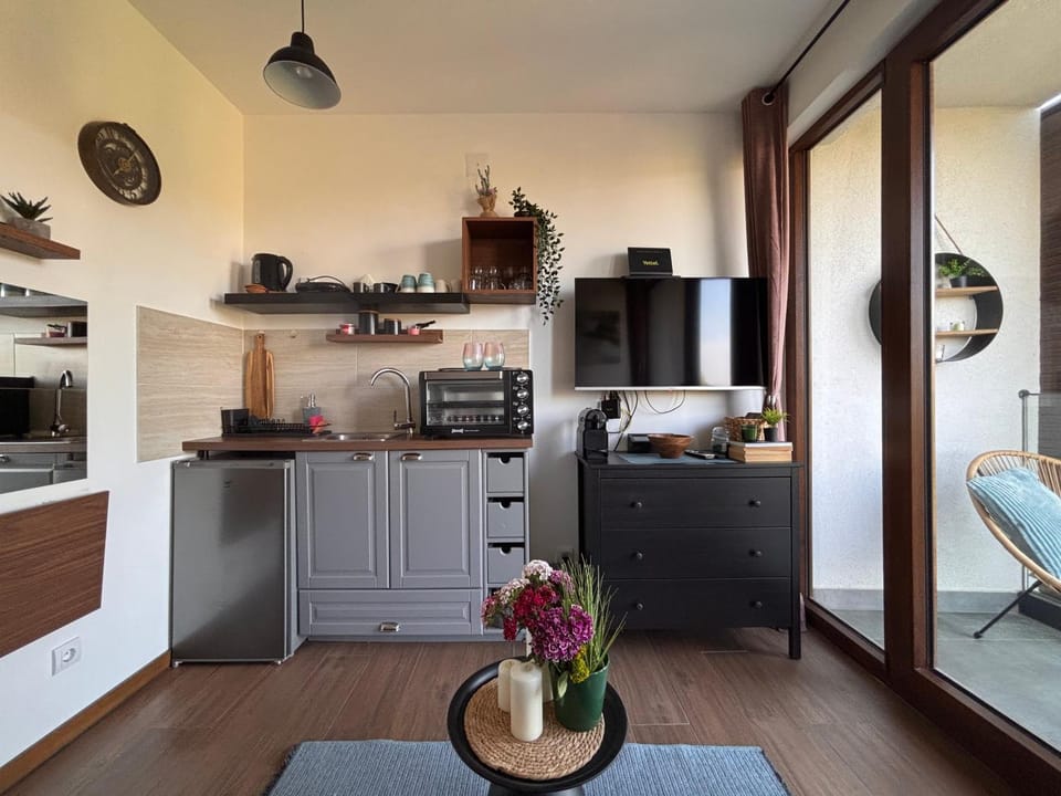 TV and multimedia, Kitchen or kitchenette, Seating area, oven, toaster