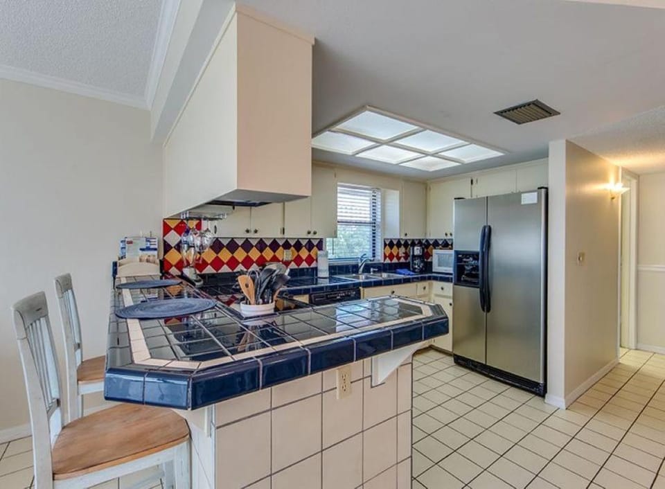 Sun Harbor-4 min walk to the beach, dog friendly boat dock, free parking House in Clearwater Beach