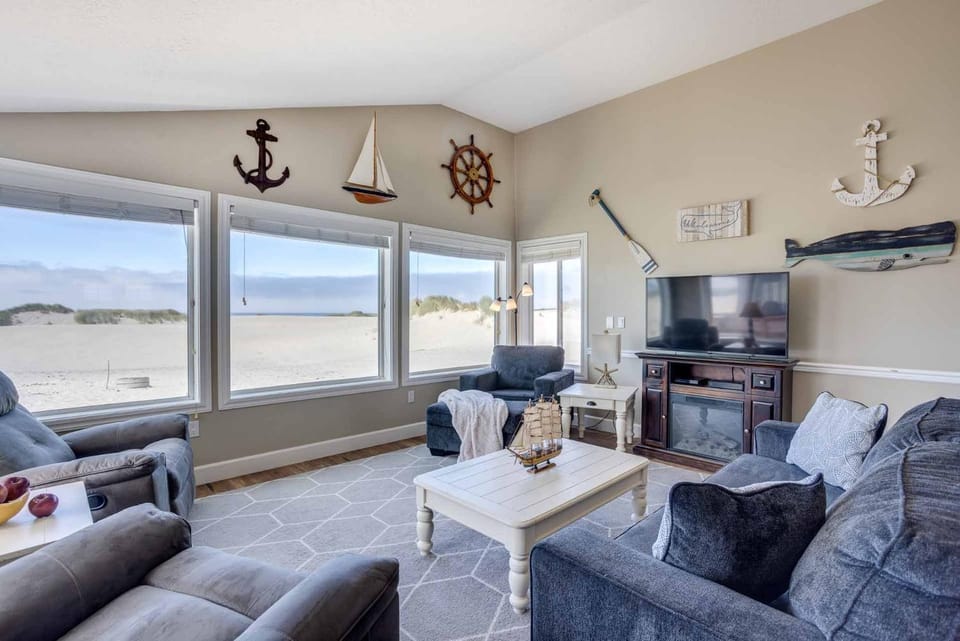 Ocean Front 2BR, 2BA Home! - A Shore Thing! House in Waldport