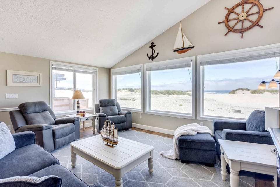 Ocean Front 2BR, 2BA Home! - A Shore Thing! House in Waldport