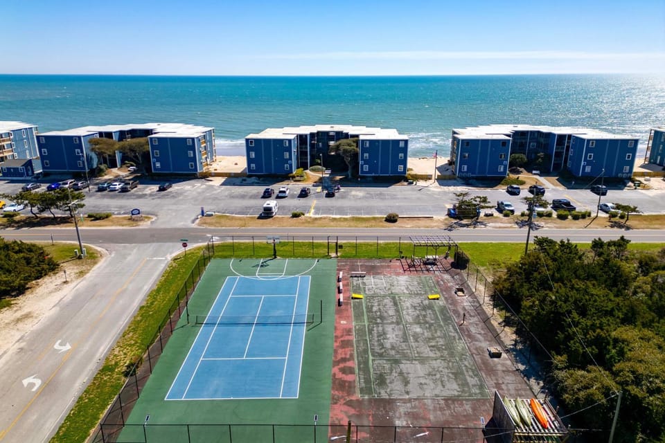 Steps to Sand! 3rd-Floor North Topsail Beach Condo House in North Topsail Beach