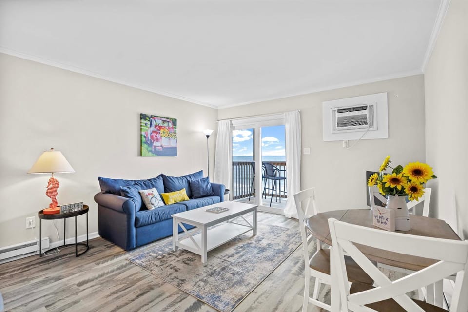 Steps to Sand! 3rd-Floor North Topsail Beach Condo House in North Topsail Beach
