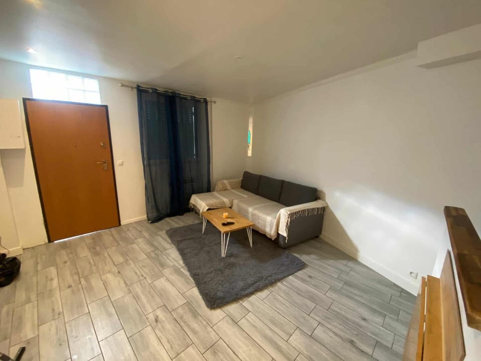 Zola Saint Ouen Apartment in Île-de-France