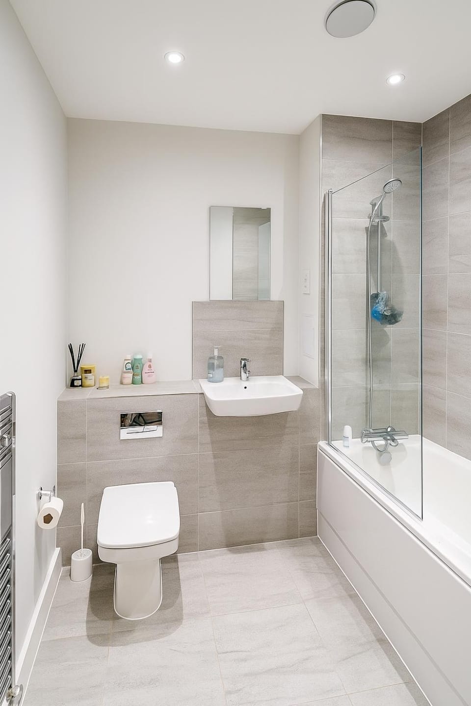 Modern 2 Bed Retreat with Balcony only 20 mins to Central London Apartment in Barking