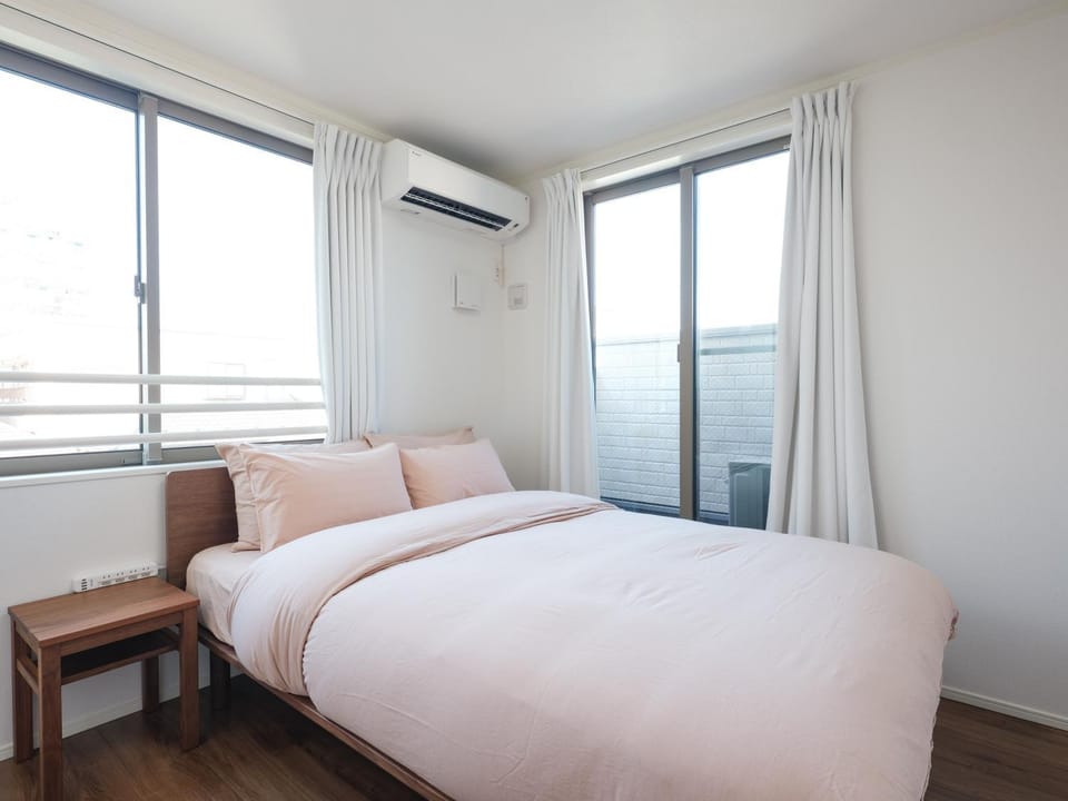 Bed, Bedroom, air conditioner