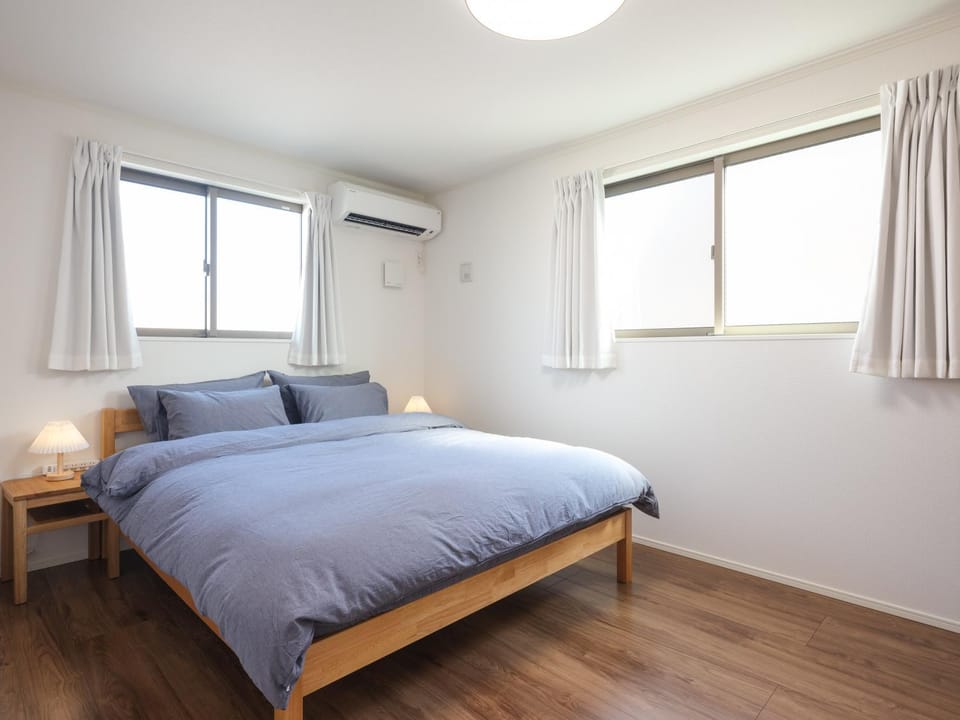 Bed, Bedroom, air conditioner