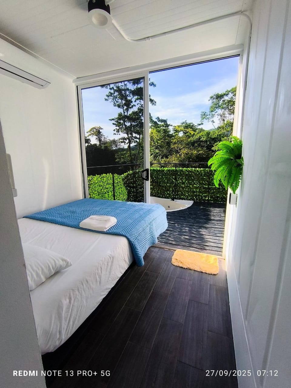 Tucan container Apartment in Costa Rica