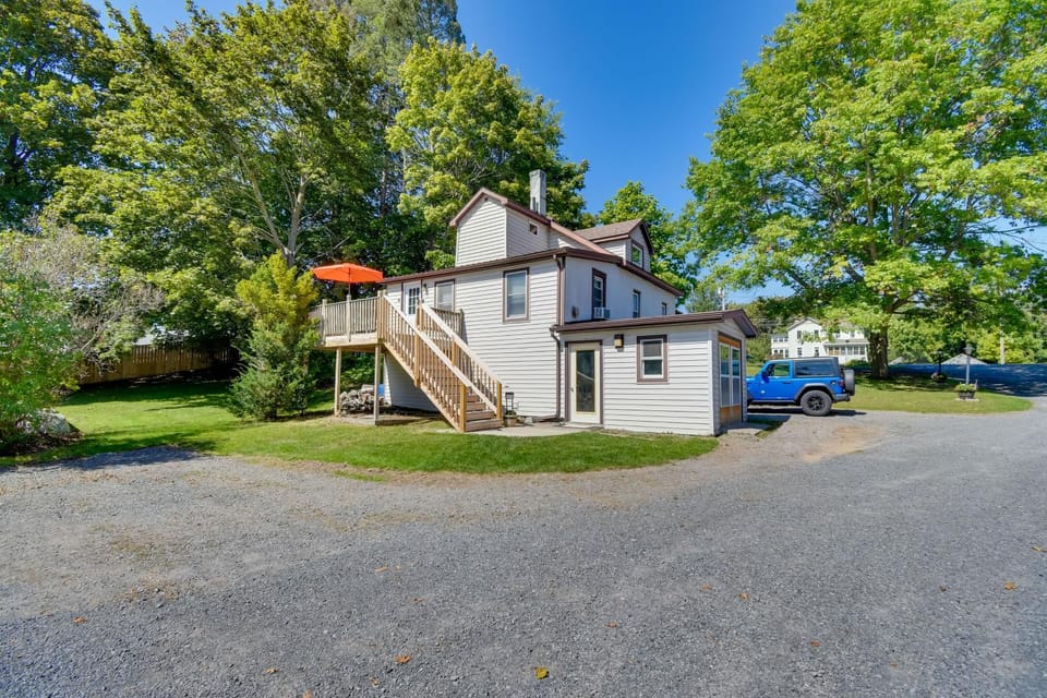 Riverfront Couple's Retreat, 3 Mi to Seneca Lake! Apartment in Fayette