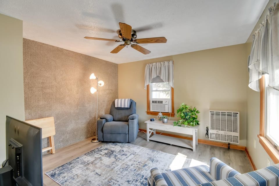 Riverfront Couple's Retreat, 3 Mi to Seneca Lake! Apartment in Fayette